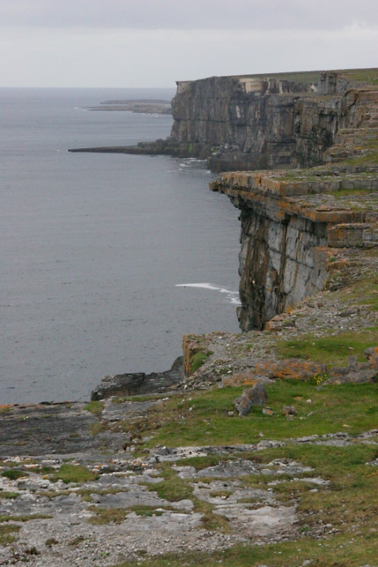 Cliff at celtic stone fort, Aran Islands Ireland 3.jpg